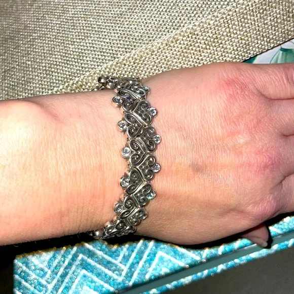 Heart Stretch Bracelet - Picture 2 of 10